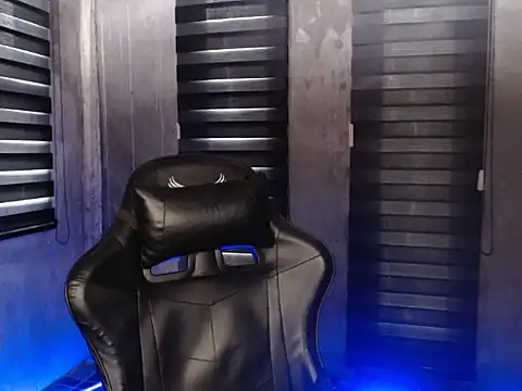 RowyCam online show from December 18, 3:02 am