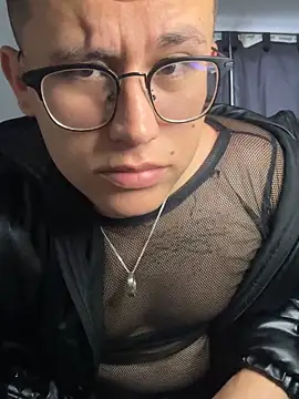 Kurtxxx22 online show from May 10, 9:38 pm