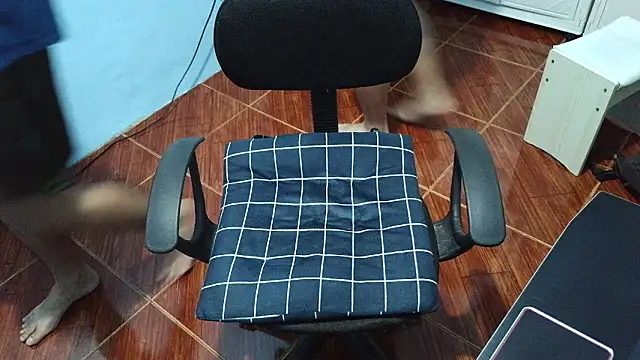 Snapshot of ieat_monsters chatting on October 13, 2:45 pm ieat monsters online show from October 13, 2:45 pm