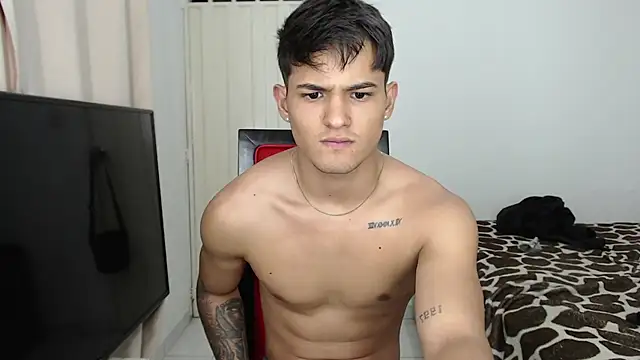 Snapshot of Alex_mojica chatting on October 9, 5:45 am Alex mojica online show from October 9, 5:45 am