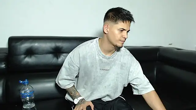 Alex mojica online show from April 7, 1:38 am