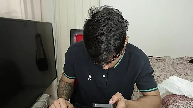 Snapshot of Alex_mojica chatting on October 15, 5:15 am Alex mojica online show from October 15, 5:15 am