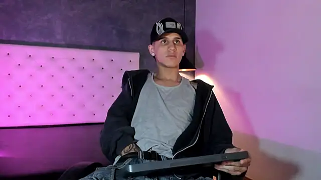 Snapshot of _realwav chatting on October 17, 7:12 am realwav online show from October 17, 7:12 am