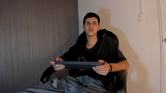 Snapshot of _realwav chatting on October 18, 5:40 pm realwav online show from October 18, 5:40 pm