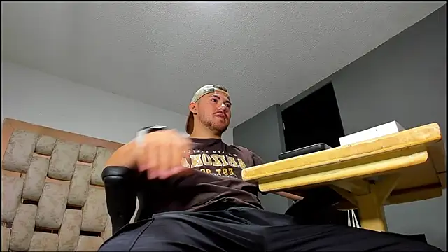 Snapshot of BrunoWalkerr chatting on September 22, 12:48 pm BrunoWalkerr online show from September 22, 12:48 pm