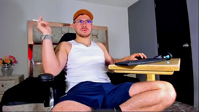 Snapshot of BrunoWalkerr chatting on October 7, 12:53 pm BrunoWalkerr online show from October 7, 12:53 pm