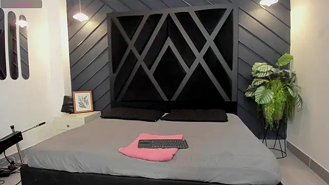 marco garciia  online show from December 22, 11:13 pm