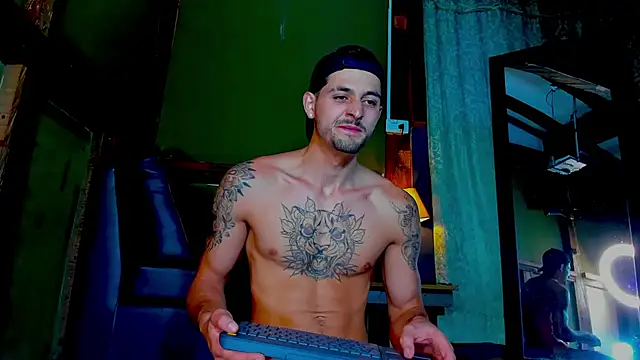 alejo  323   online show from April 27, 3:47 am