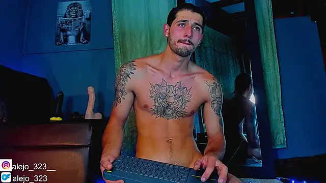 Snapshot of alejo__323__ chatting on October 1, 1:31 am alejo 323 online show from October 1, 1:31 am