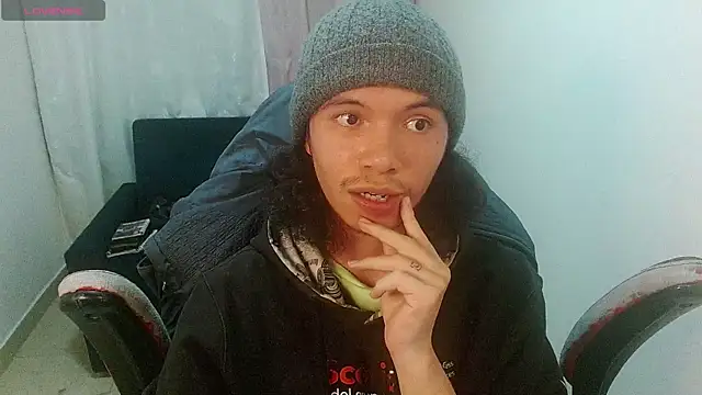 Xoxo Smiles online show from April 12, 8:21 pm