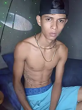 Snapshot of God_Eros_23cm chatting on October 11, 4:38 am God Eros 23cm online show from October 11, 4:38 am