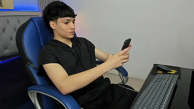 SamBlack  online show from May 13, 7:55 pm