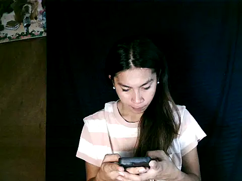 Snapshot of Asian_PrettyAle chatting on October 31, 1:40 am Asian PrettyAle online show from October 31, 1:40 am