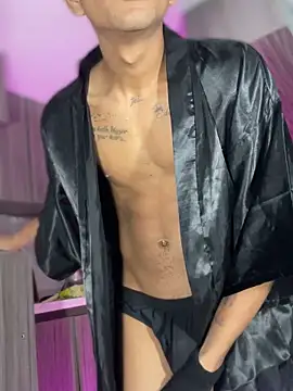 Snapshot of RyanScot4 chatting on October 31, 7:12 am RyanScot4 online show from October 31, 7:12 am