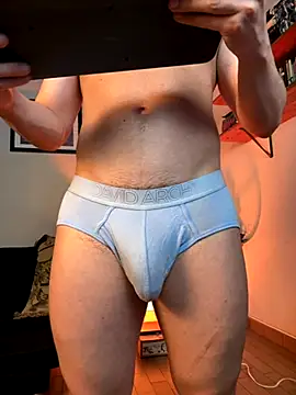 Snapshot of AlekBlake_ chatting on October 13, 2:28 am AlekBlake online show from October 13, 2:28 am