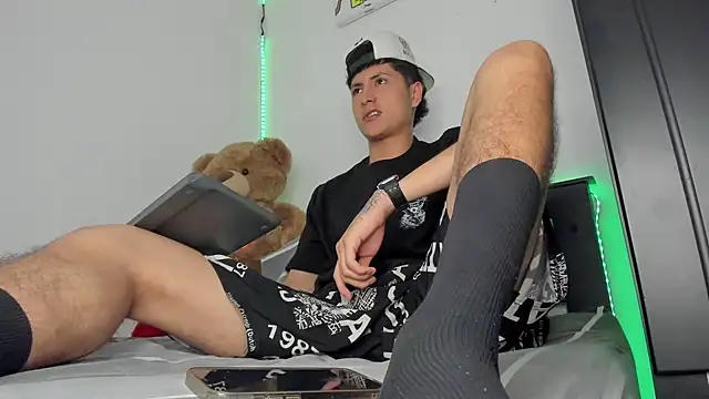 Mateo Escobar online show from November 27, 4:49 am