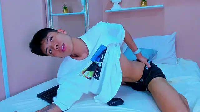 MaxiWildd online show from March 14, 1:51 pm