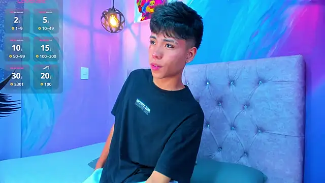 MaxiWildd online show from April 23, 1:13 pm