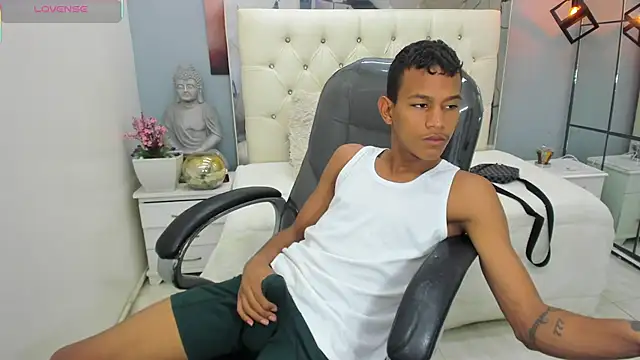 Snapshot of Rory_castro chatting on September 21, 11:27 pm Rory castro online show from September 21, 11:27 pm