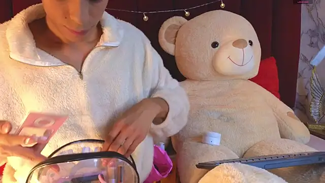 Snapshot of PrincePoppy chatting on October 16, 8:39 pm PrincePoppy online show from October 16, 8:39 pm