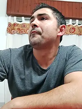 Snapshot of Bradd_32 chatting on October 18, 2:38 am Bradd 32 online show from October 18, 2:38 am