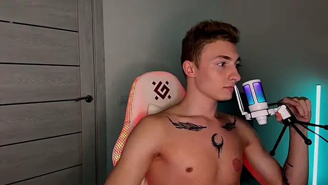 Artur  Skott online show from November 12, 11:05 am