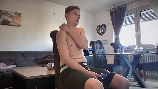 Sweetbooy90 online show from April 2, 6:21 am