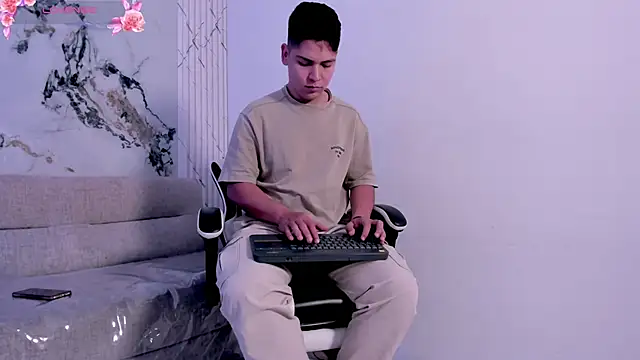 Asta Black online show from October 22, 9:18 pm