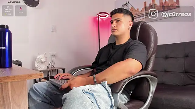  Juanes online show from November 12, 11:20 pm