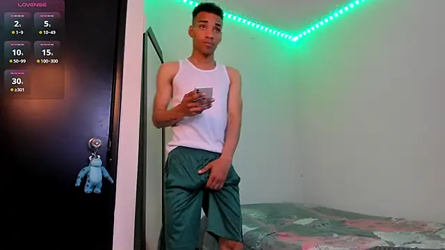 Snapshot of kenan_2601 chatting on October 19, 12:26 am kenan 2601 online show from October 19, 12:26 am