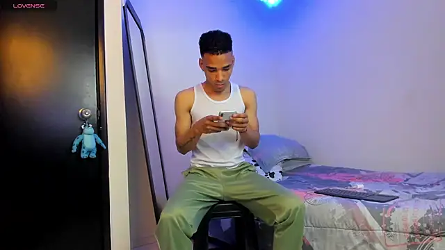 Snapshot of kenan_2601 chatting on October 21, 5:27 pm kenan 2601 online show from October 21, 5:27 pm