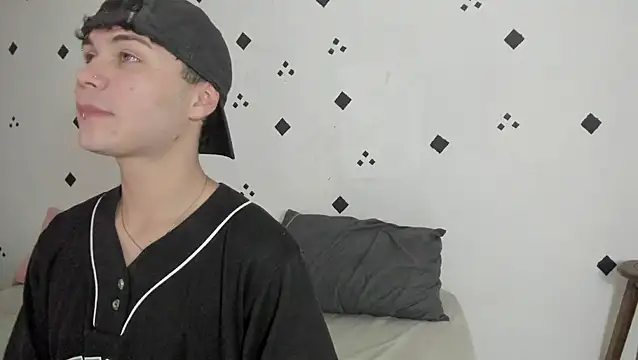 crushnier1 online show from October 20, 5:28 pm