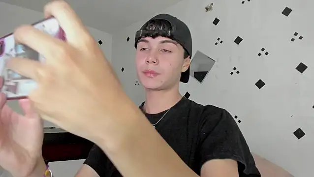 crushnier1 online show from October 28, 5:59 pm