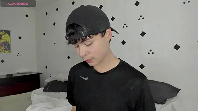 crushnier1 online show from November 4, 5:58 pm