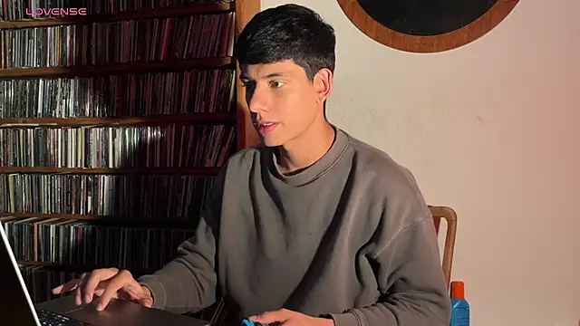 Snapshot of jim_dj chatting on October 16, 10:07 pm jim dj online show from October 16, 10:07 pm