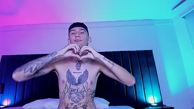 dominik thompson777 online show from September 13, 8:37 am