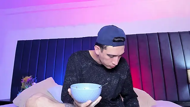 Snapshot of dominik_thompson777 chatting on October 12, 9:14 am dominik thompson777 online show from October 12, 9:14 am