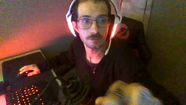 Snapshot of Dikklauss chatting on October 23, 7:50 pm Dikklauss online show from October 23, 7:50 pm
