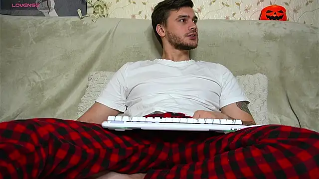 johnstoneisland online show from October 23, 6:22 pm