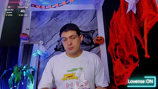 Snapshot of William_Steel_ chatting on October 8, 11:47 am William Steel online show from October 8, 11:47 am