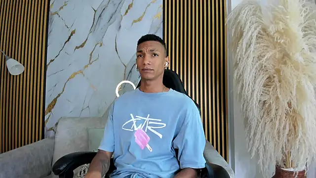 JulienSaint online show from May 7, 1:11 pm