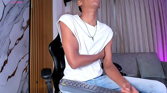 JulienSaint online show from February 20, 12:18 pm