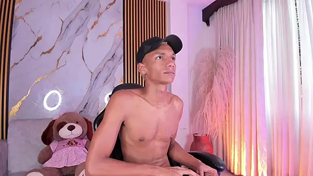 Snapshot of JulienSaint chatting on October 30, 1:01 pm JulienSaint online show from October 30, 1:01 pm