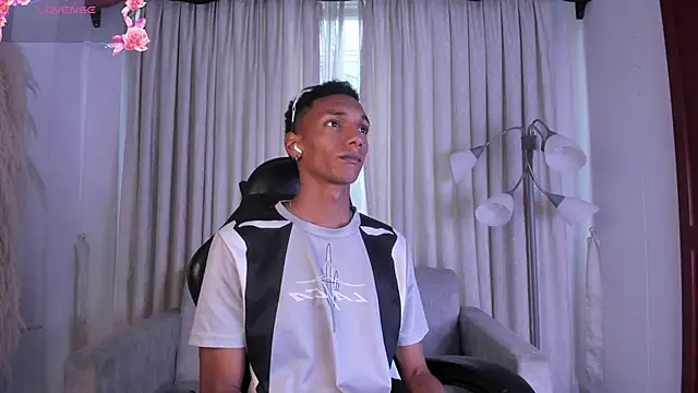 JulienSaint online show from April 19, 10:01 pm