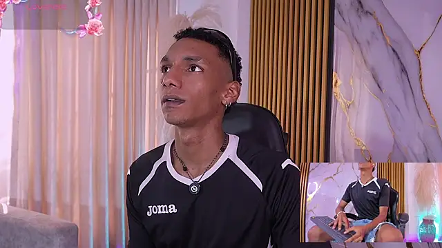 JulienSaint online show from December 15, 4:48 pm