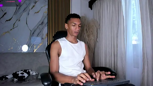 JulienSaint online show from June 8, 11:44 am