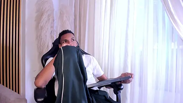 JulienSaint online show from April 23, 12:29 pm