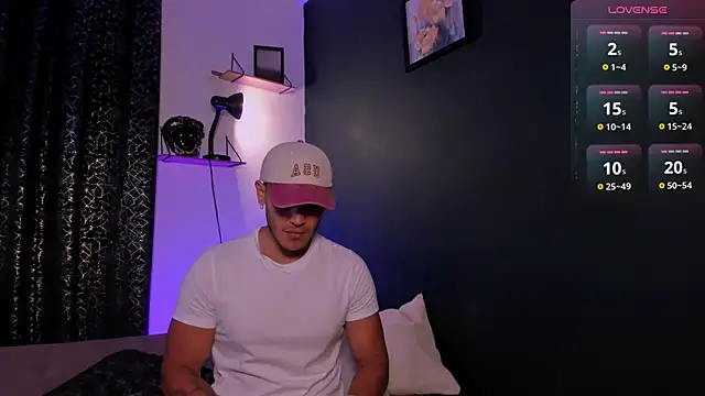 MarkSantozz online show from April 17, 7:16 pm