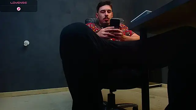 Snapshot of EnzoRace chatting on October 23, 4:49 am EnzoRace online show from October 23, 4:49 am