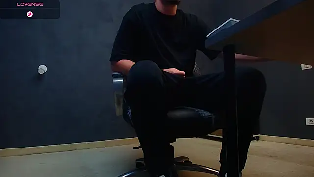 Snapshot of EnzoRace chatting on October 24, 6:15 am EnzoRace online show from October 24, 6:15 am